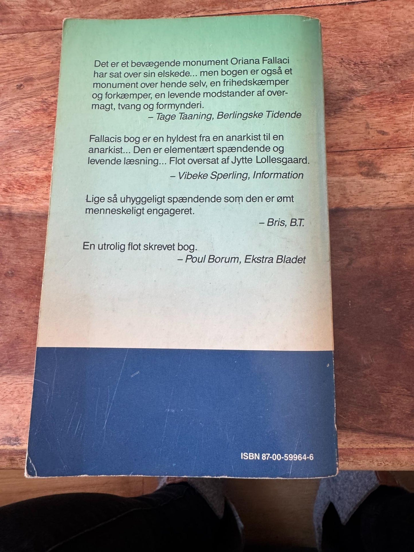 En mand Oriana Fallaci