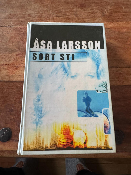 Sort sti Åsa Larsson