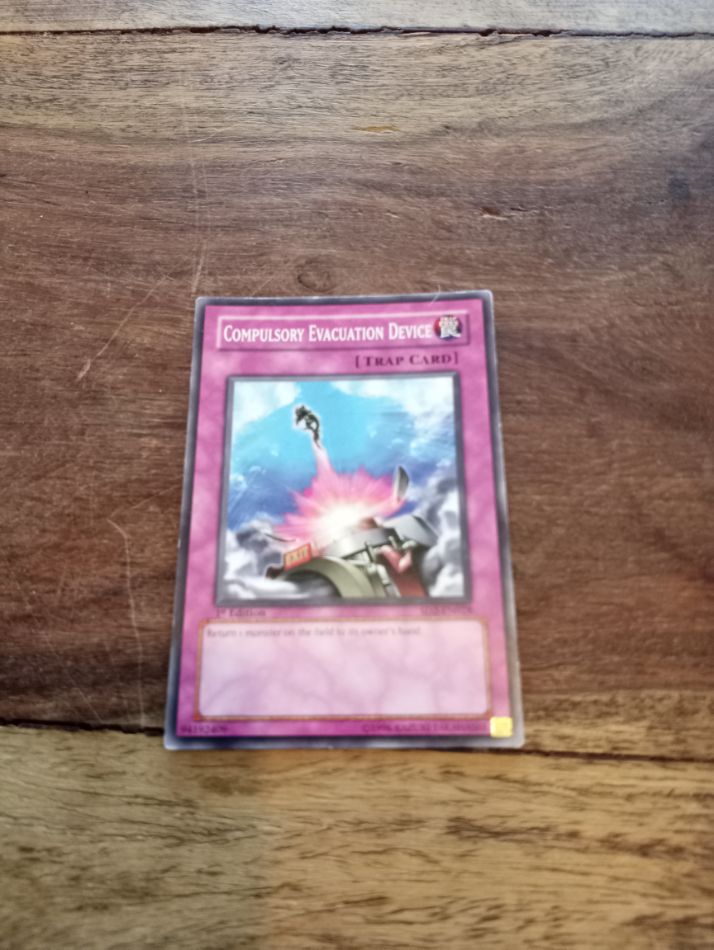 Yu-Gi-Oh! Compulsory Evacuation Device SD2-EN028