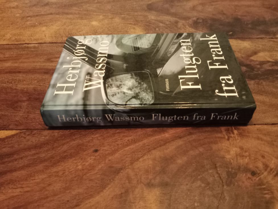 Flugten fra Frank Herbjørg Wassmo Lindhardt og Ringhof 2004