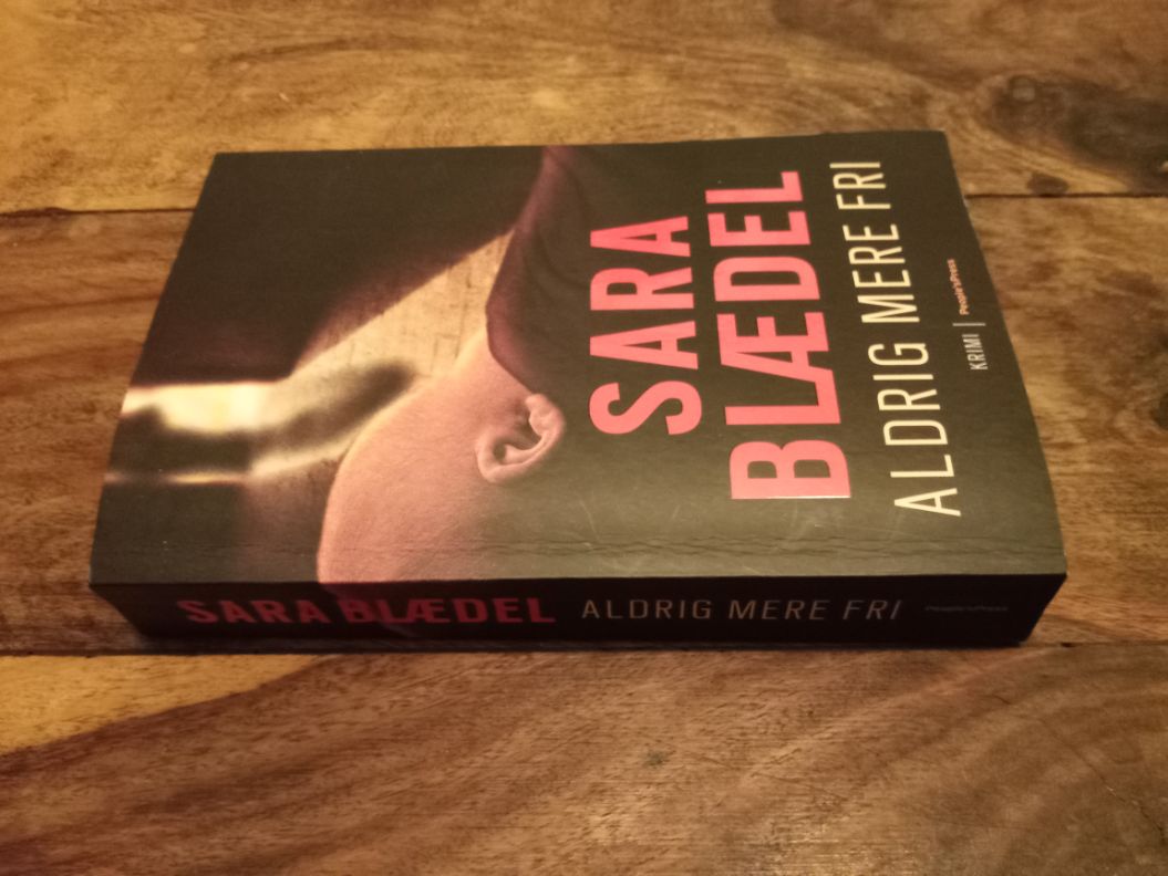 Aldrig mere fri Sara Blædel People´s Press 2009