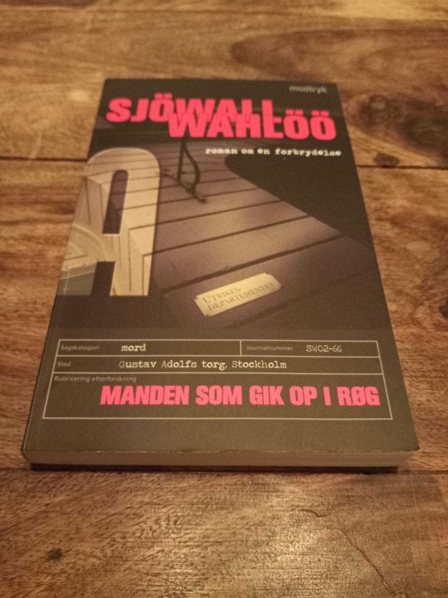 Manden som gik op i røg Maj Sjöwall, Per Wahlöö Modtryk 2013