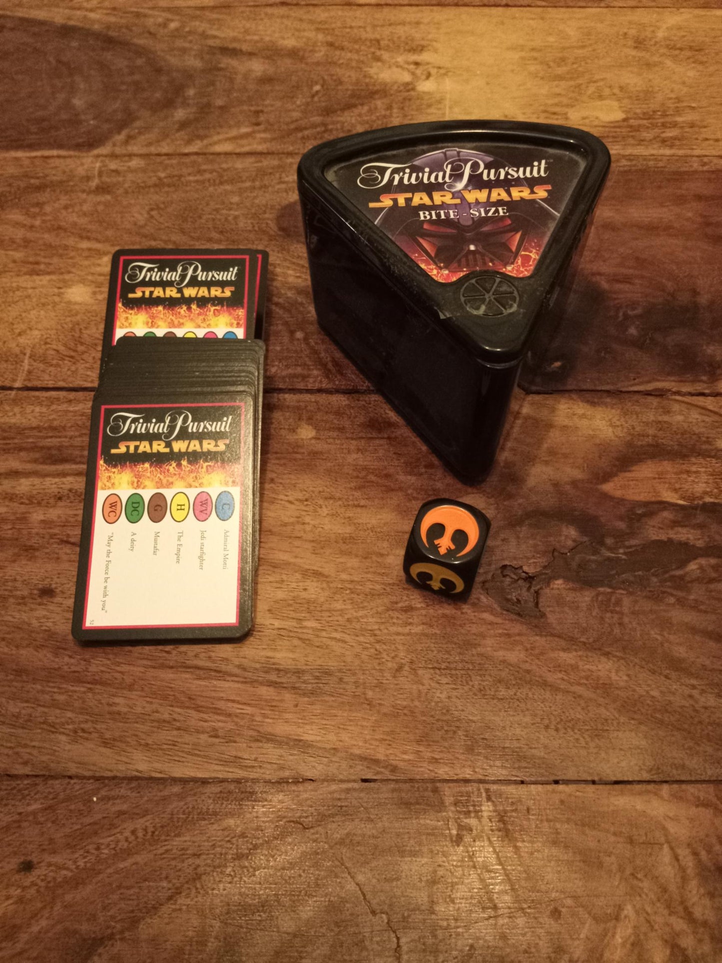 Trivial Pursuit Bite-size Star Wars Parker Brothers