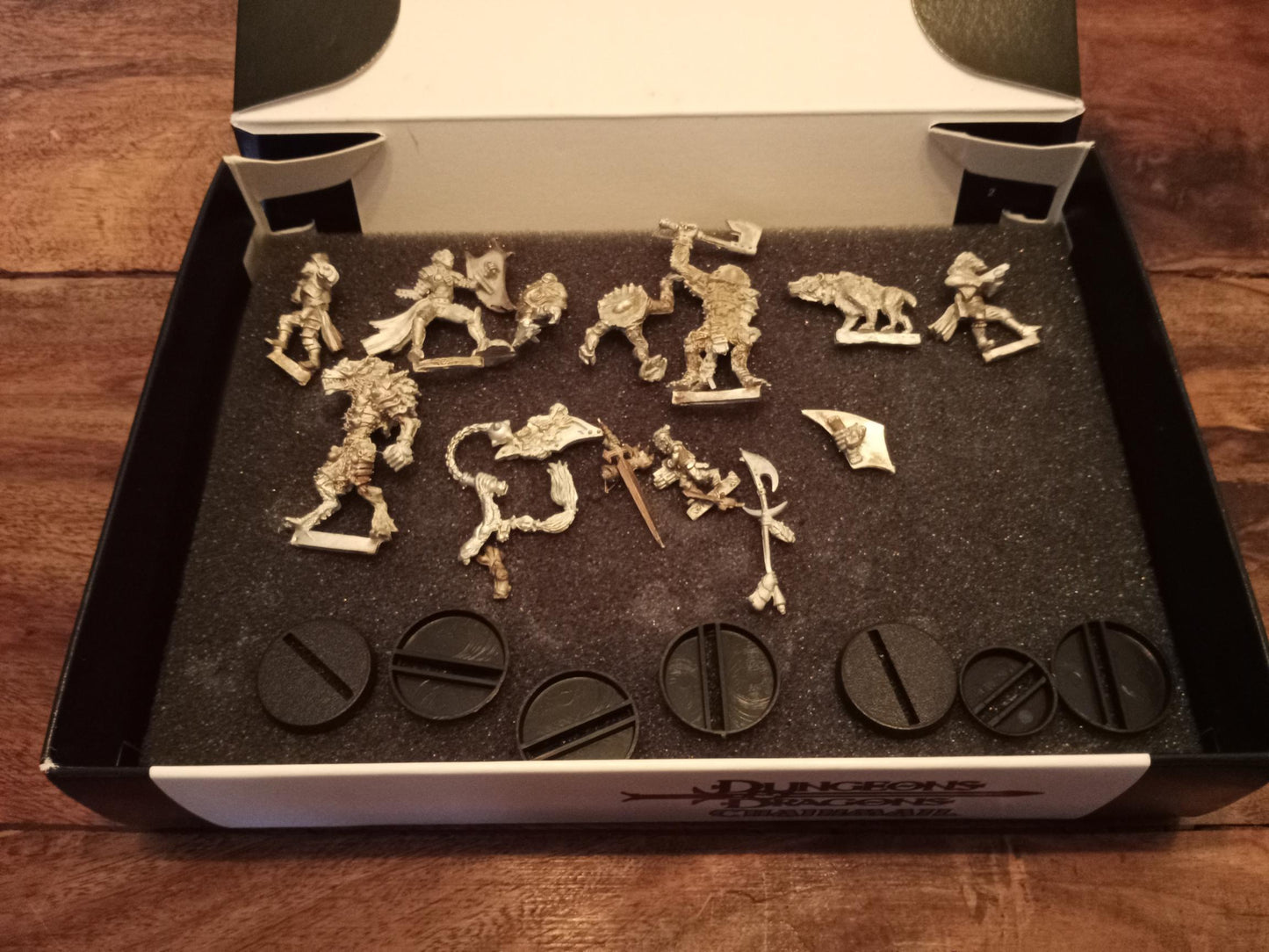 Dungeons & Dragons Chainmail Miniature Game Starter Set