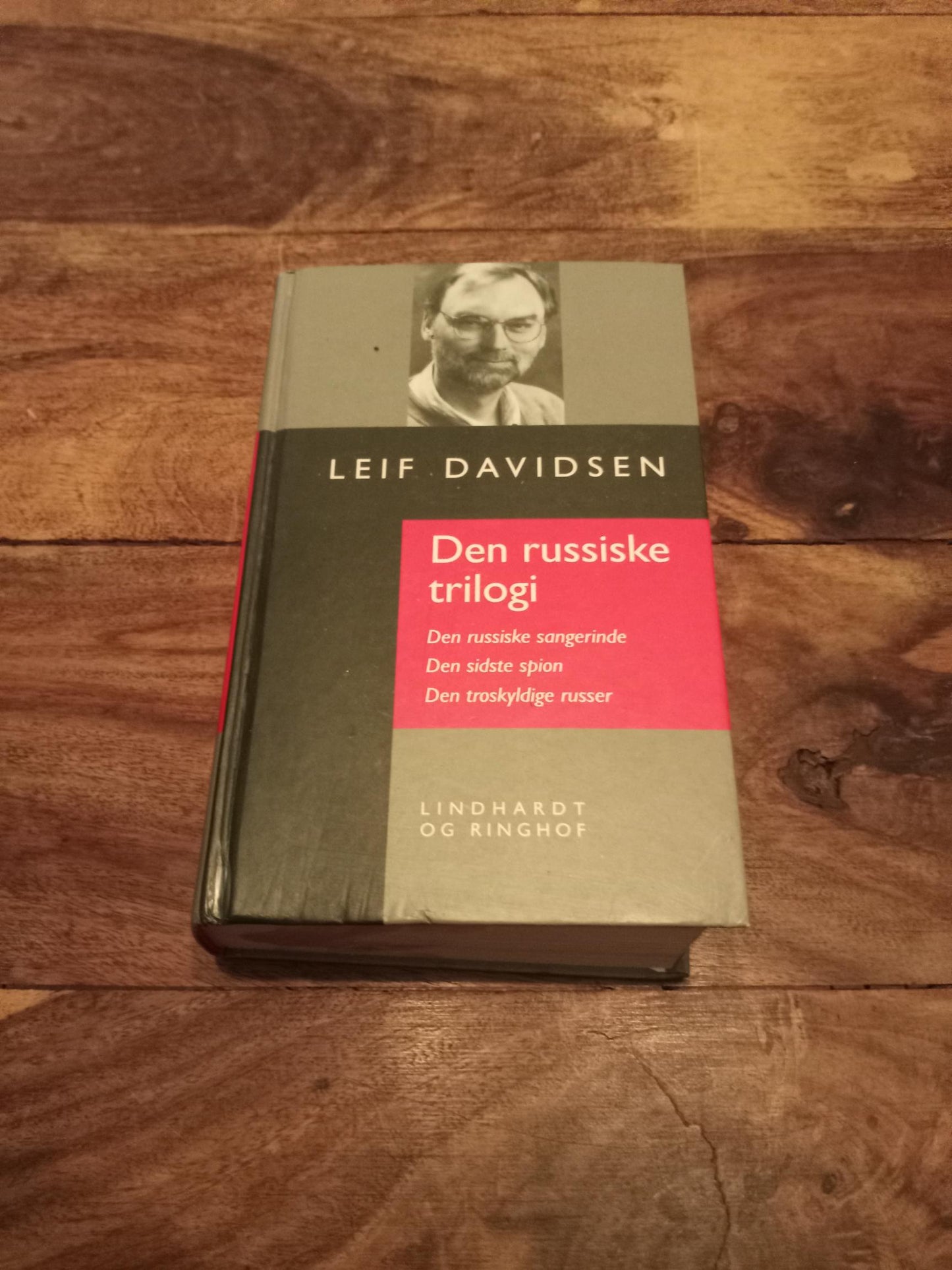 Den russiske trilogi leif davidsen Lindhardt og Ringhof