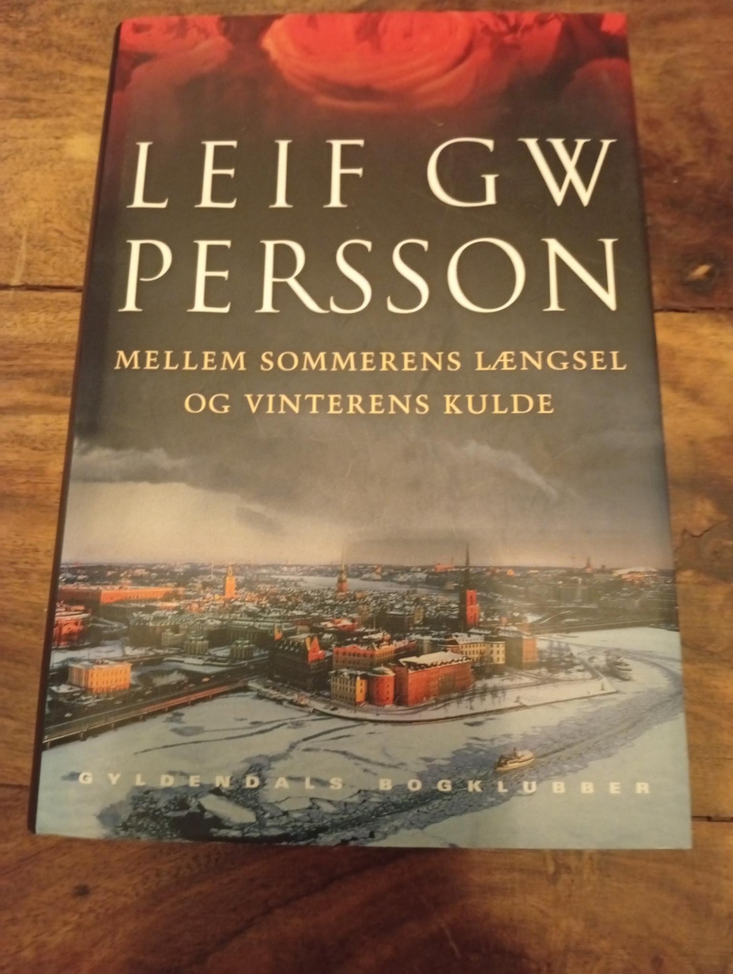 Mellem sommerens længsel og vinterens kulde Leif GW Persson Gyldendal 2004
