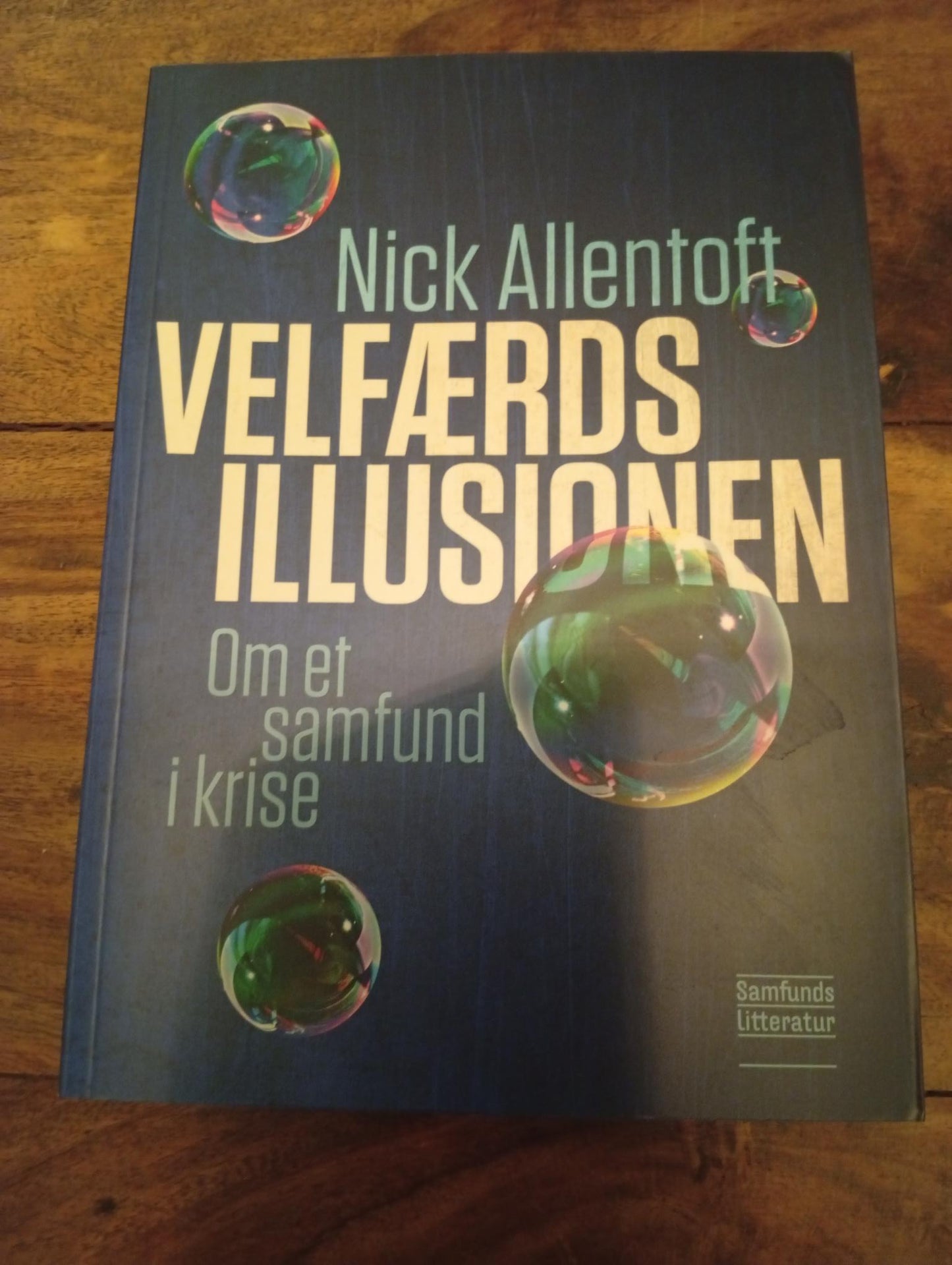 Velfærdsillusionen om et samfund i krise Nick Allentoft Samfundslitteratur 2018