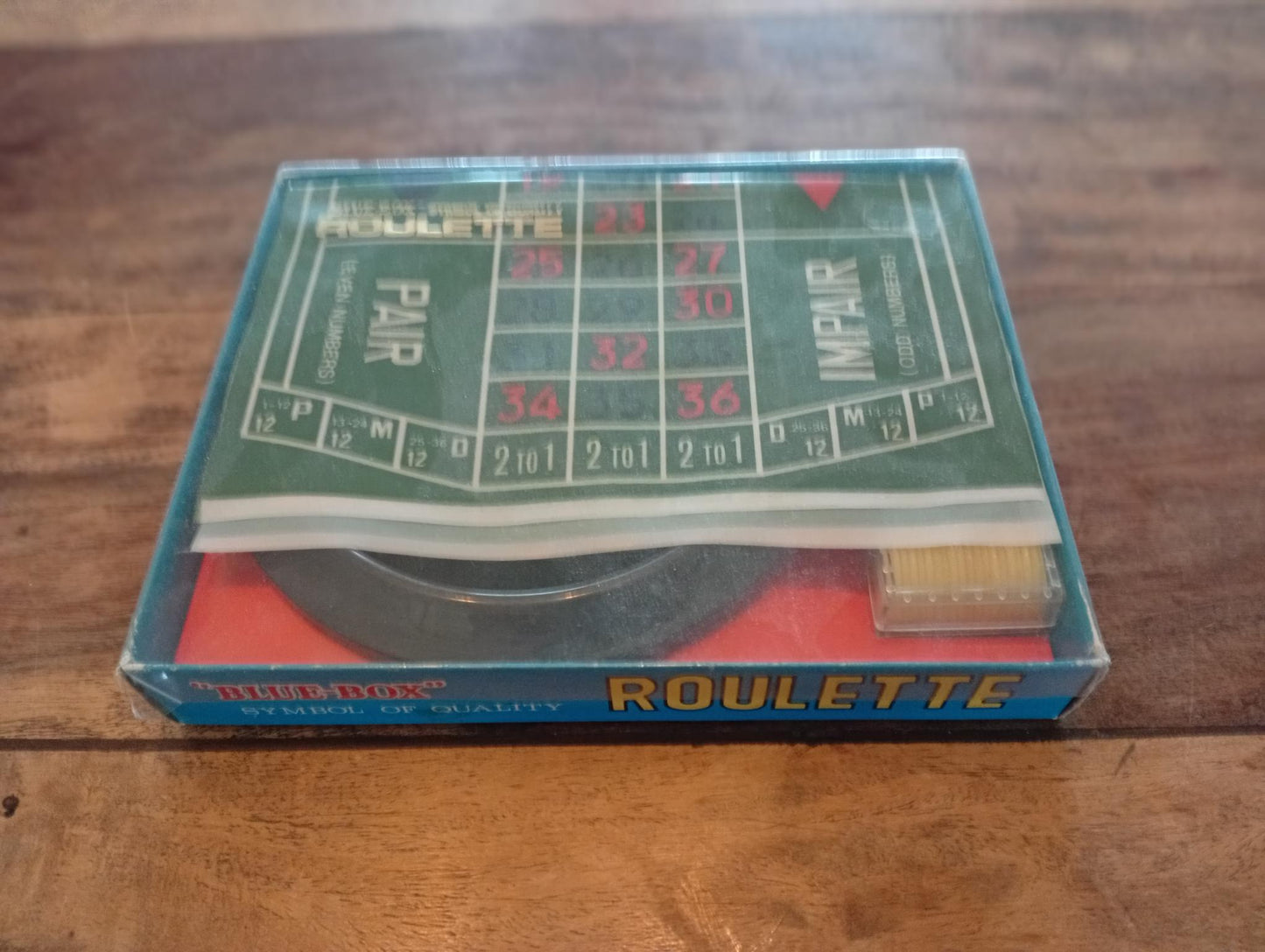 Klassisk roulette-spil med spilleplade og jetoner Blue Box - AllRoleplaying.com