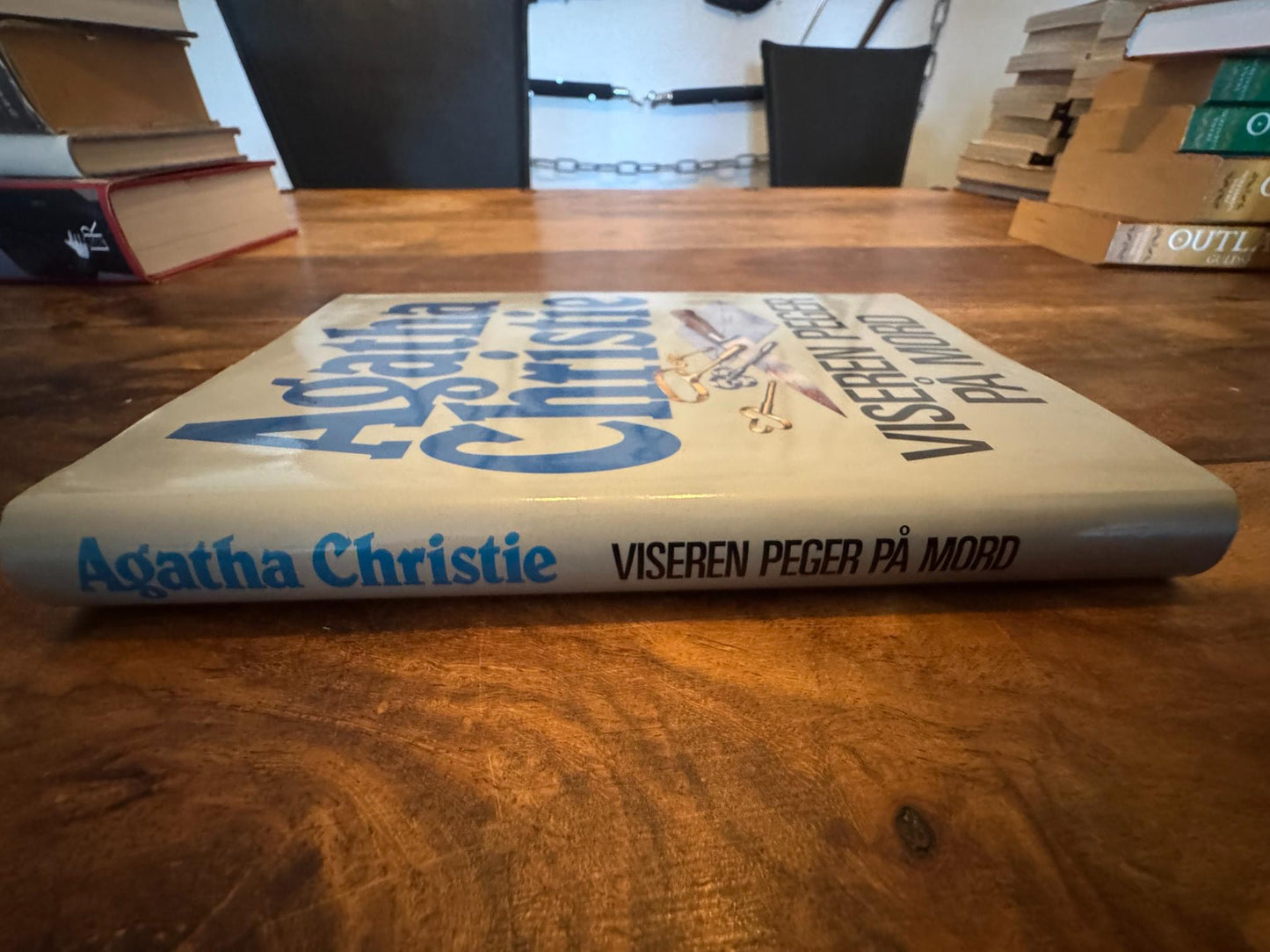 Viseren peger på mord Agatha Christie