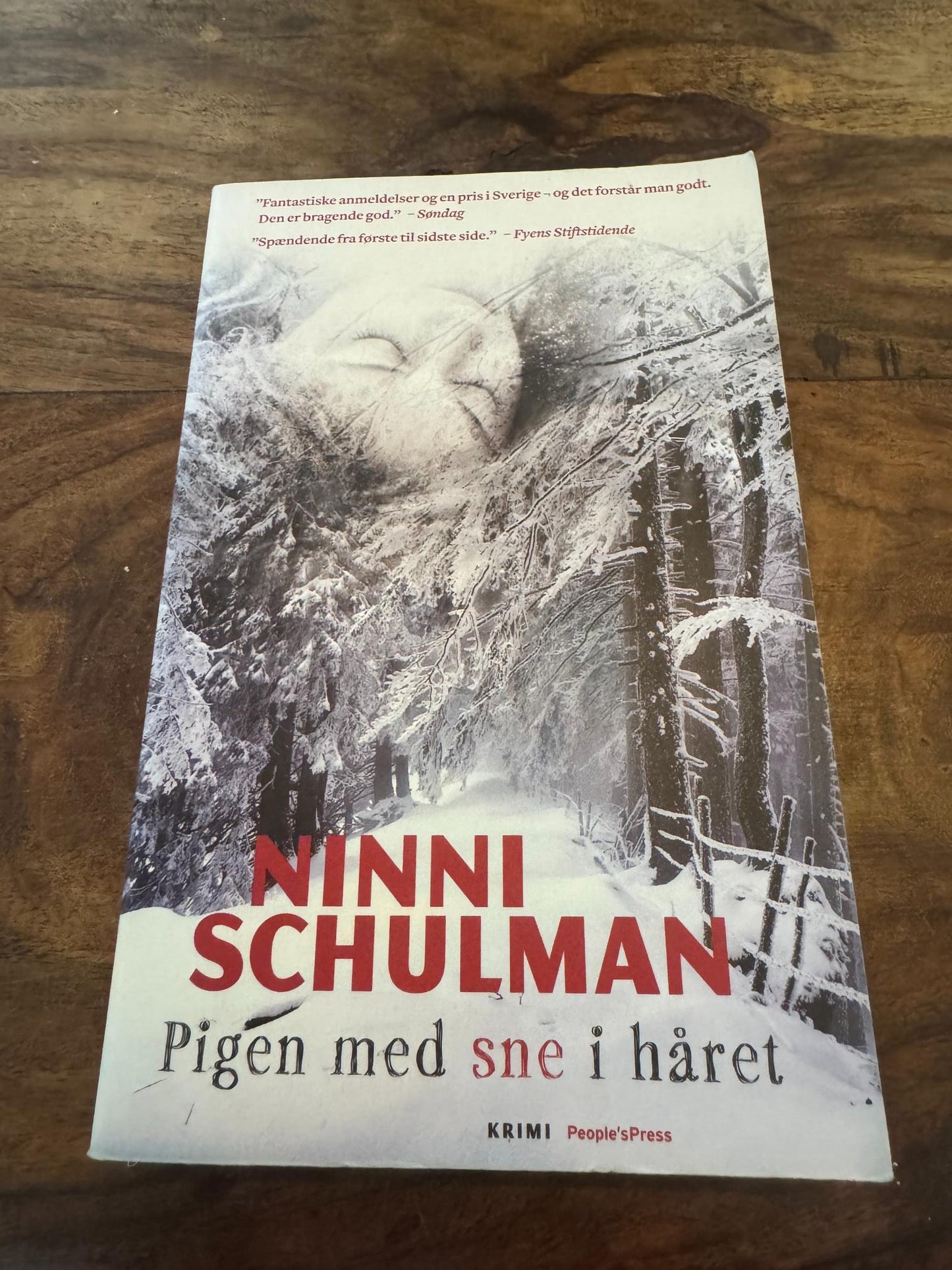 Pigen med sne i håret Ninni Schulman 2012