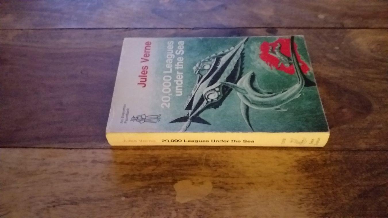 20,000 LEAGUES UNDER THE SEA by JULES VERNE - J M DENT & SONS 1974 - books
