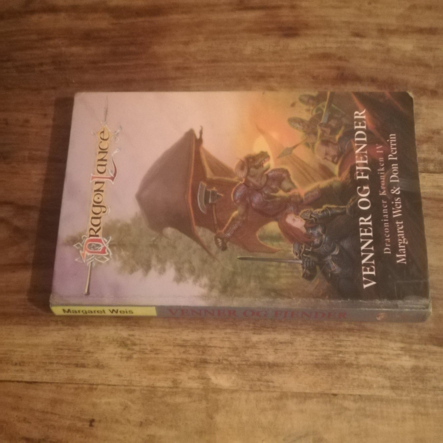 Dragonlance Venner og fjender af Margaret Weis - AllRoleplaying.com