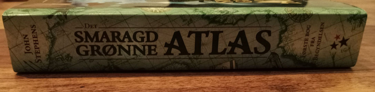 Det Smaragdgrønne Atlas Bøger fra Begyndelsen #1 John Stephens 2015