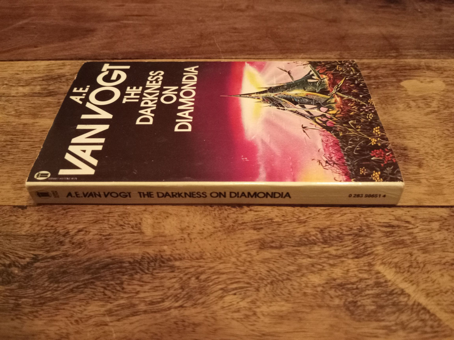 The Darkness Of Diamondia A. E. Van Vogt 1974