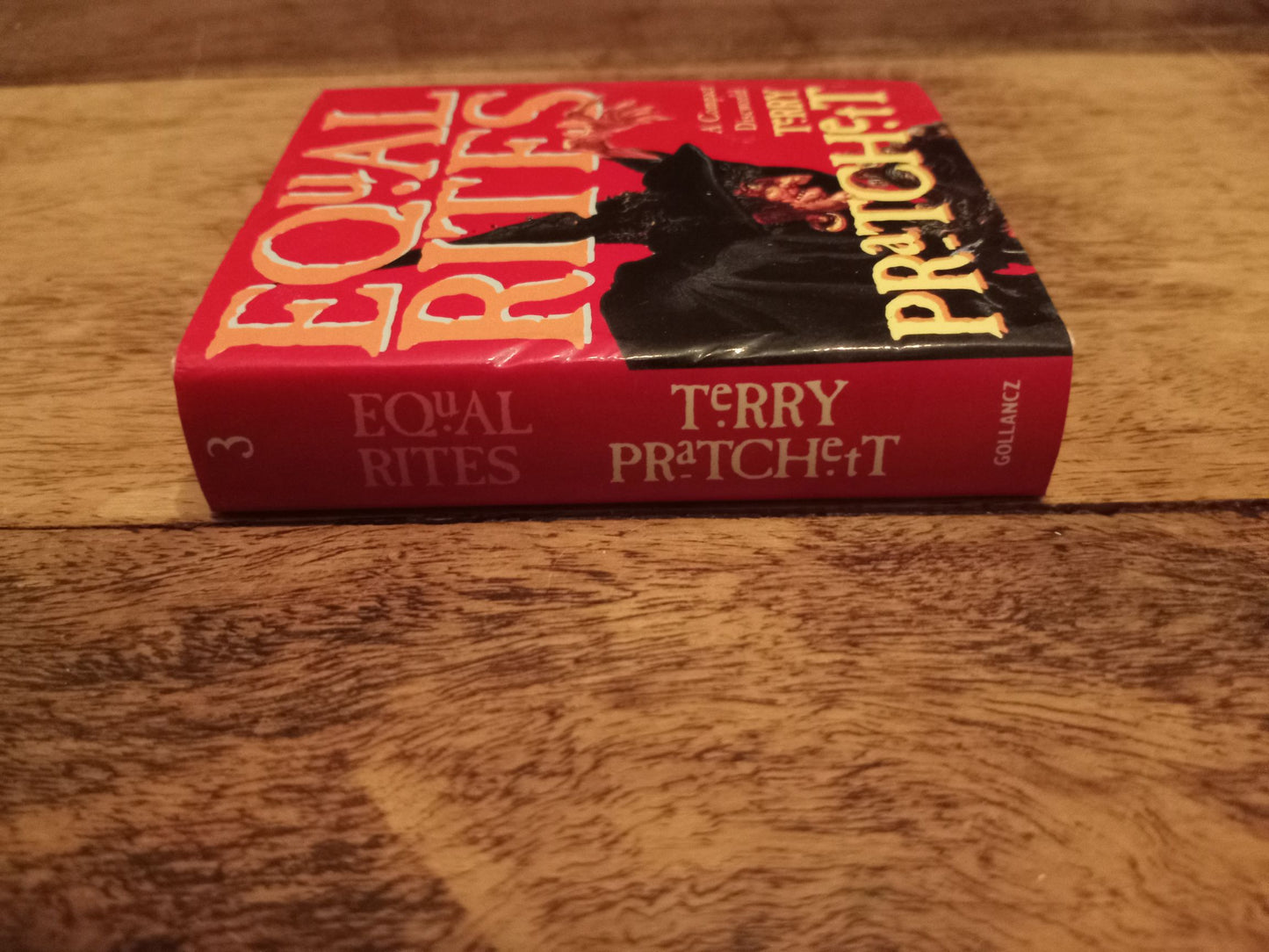 Equal Rites A Compact Discworld #3 Terry Pratchett Hardcover 1995