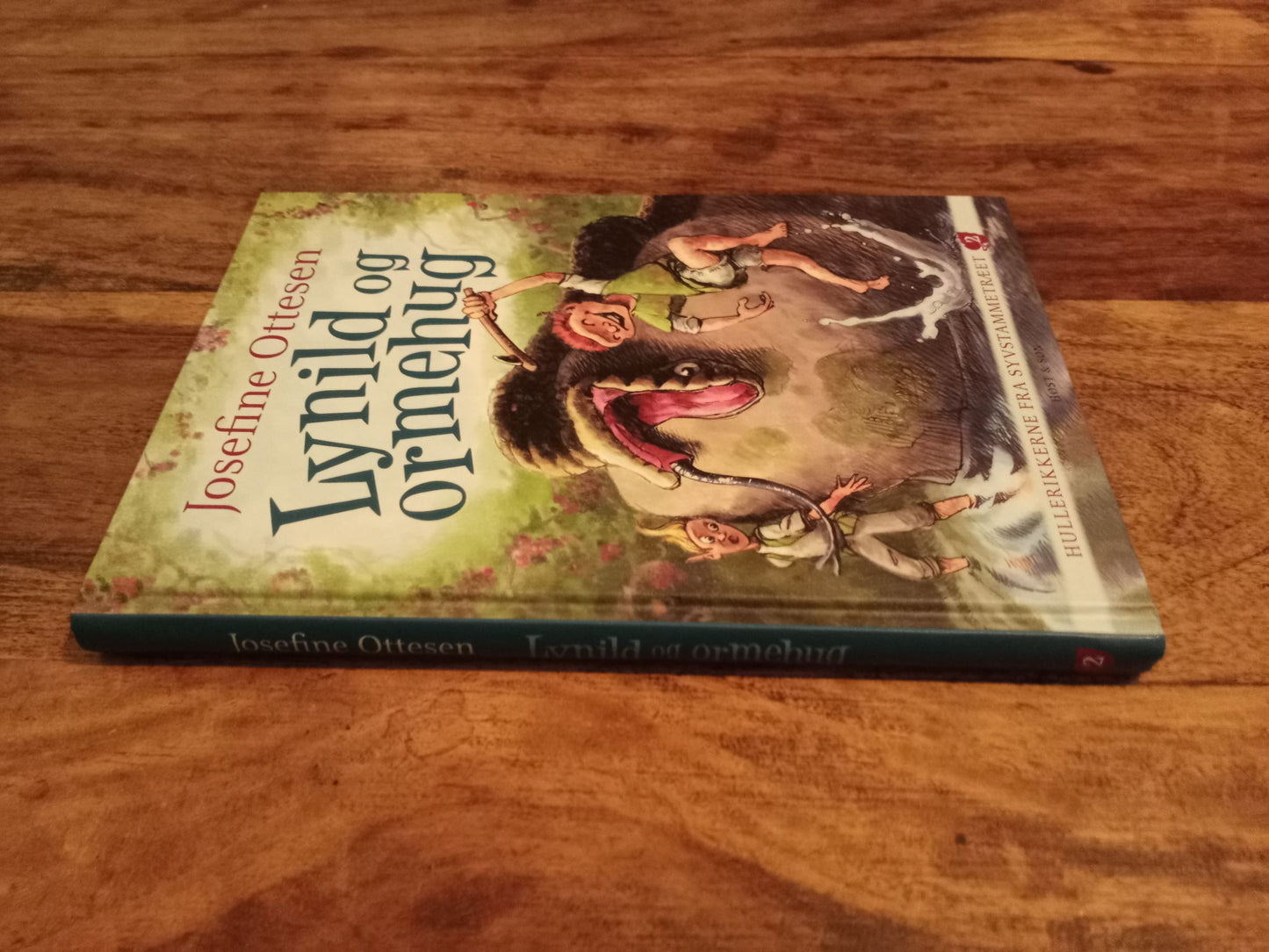 Lynild og ormehug Hullerikkerne fra Syvstammetræet #2 Josefine Ottesen 2009