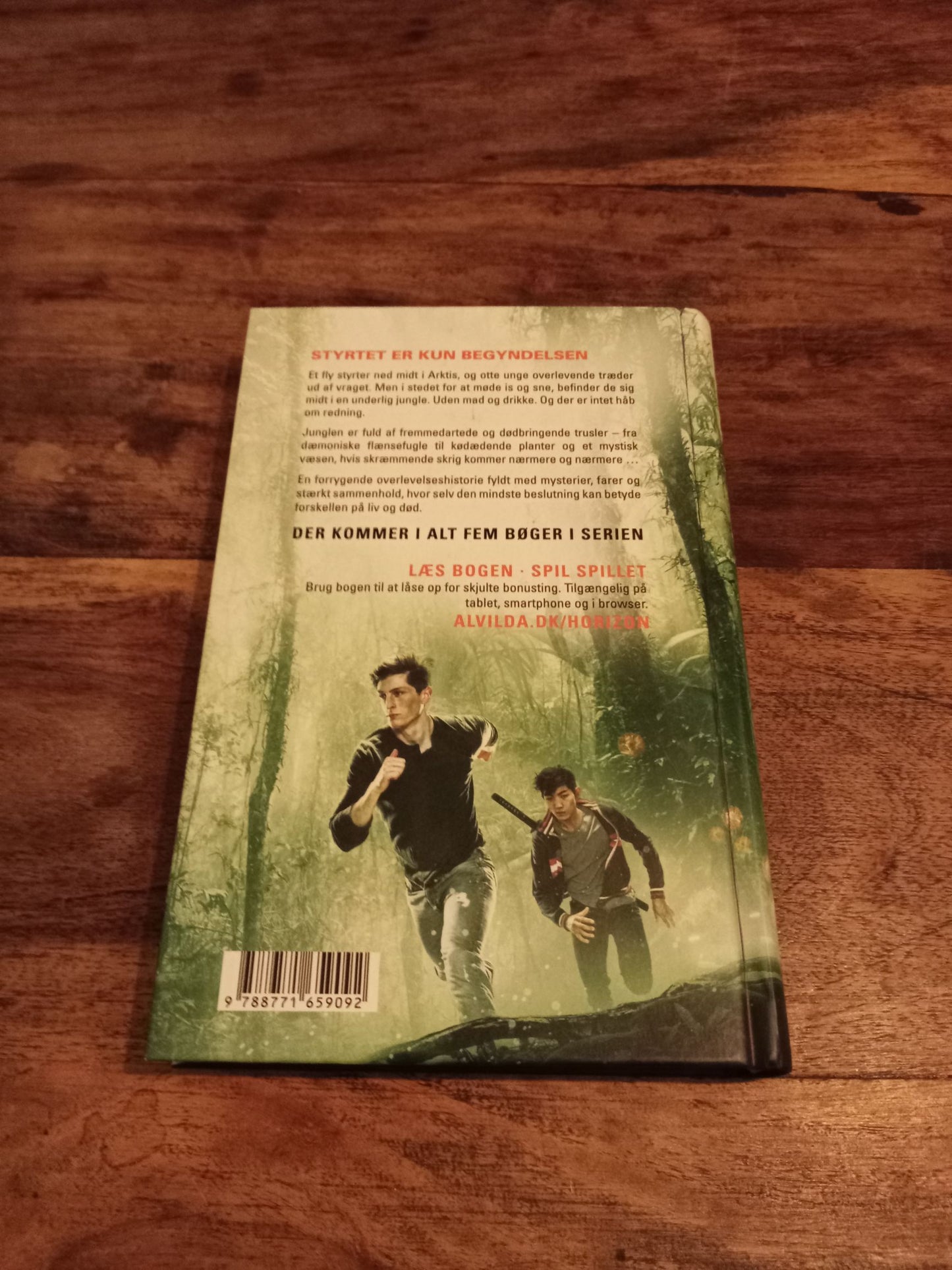 Styrtet The Horizon #1 Scott Westerfeld Hardcover 2018