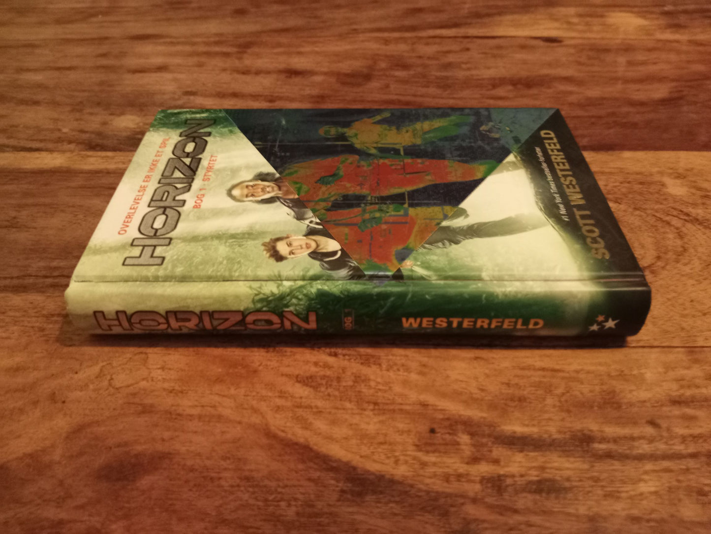 Styrtet The Horizon #1 Scott Westerfeld Hardcover 2018