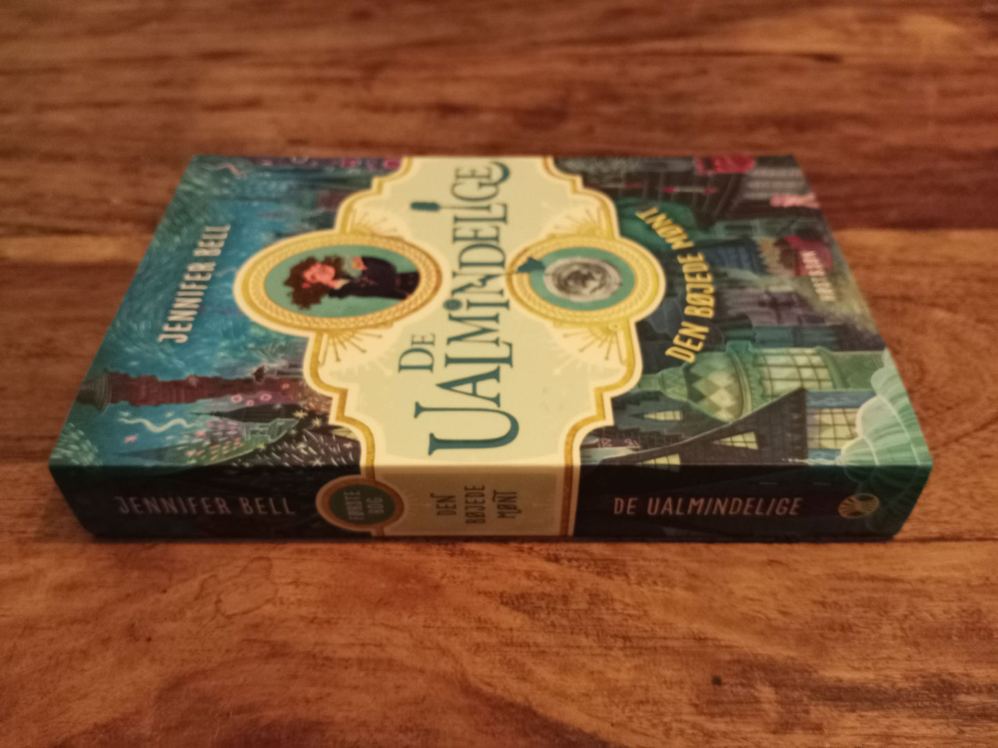 De ualmindelige den bøjede mønt De Ualmindelige #1 Jennifer Bell 2017