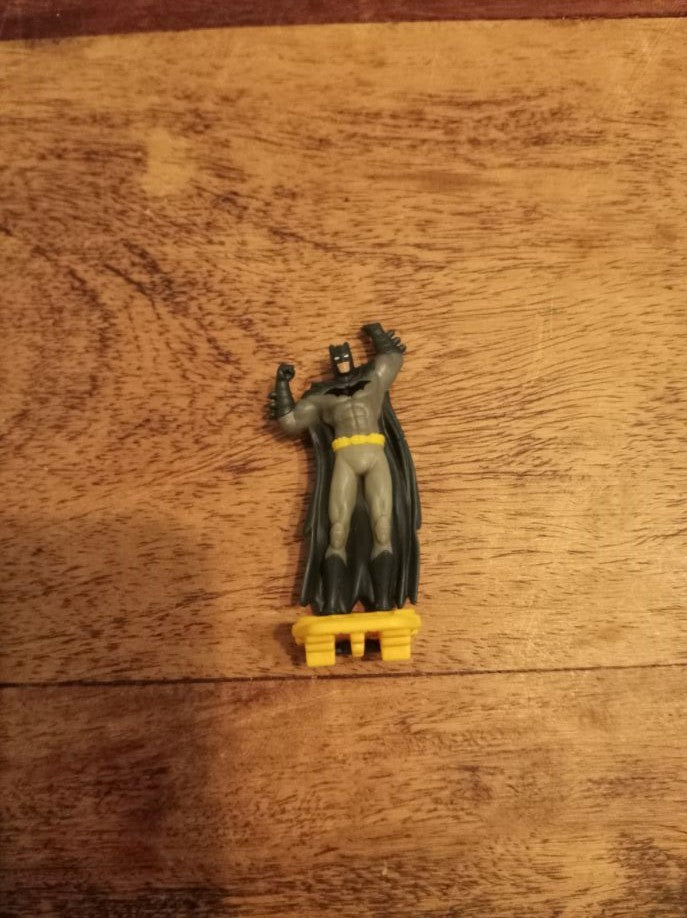 Kinder best sale surprise batman