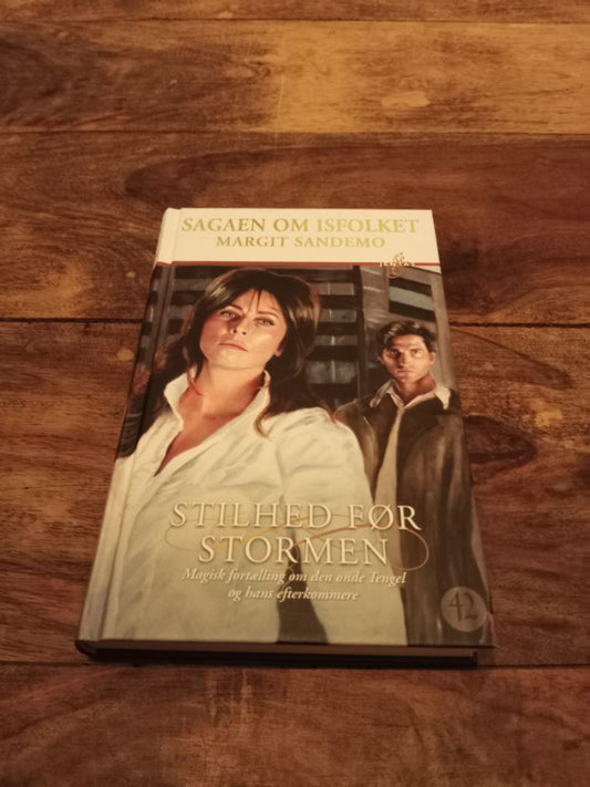 Stilhed før stormen Isfolket # 42 Sagaen om Isfolket Hardcover Margit Sandemo 2012