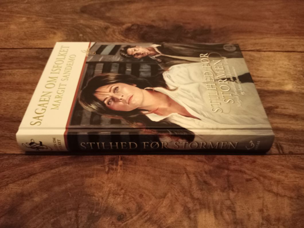 Stilhed før stormen Isfolket # 42 Sagaen om Isfolket Hardcover Margit Sandemo 2012