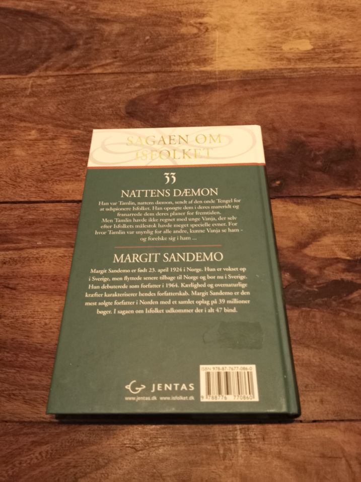 Nattens dæmon Isfolket # 33 Sagaen om Isfolket Hardcover Margit Sandemo Jentas 2009