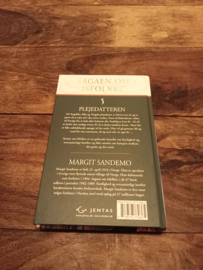 Plejedatteren Isfolket #3 Sagaen om Isfolket Hardcover Margit Sandemo 2006
