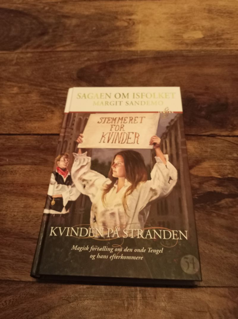 Kvinden på stranden Isfolket #34 Sagaen om Isfolket Hardcover Margit Sandemo 2009