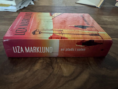 En plads i solen Liza Marklund Rosinante 2009