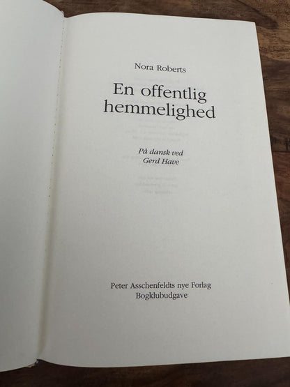 En offentlig hemmelighed Nora Roberts