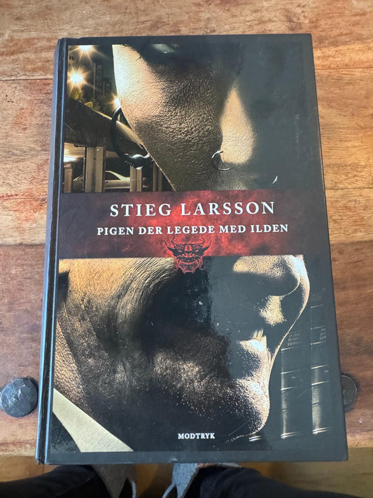 Pigen der legede med ilden Stieg Larsson