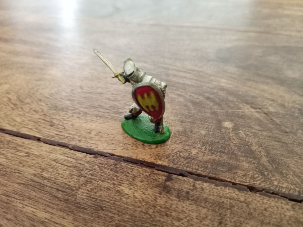 Prince August Fighter with Shild and Plate Mail Metal Mithril Miniatures