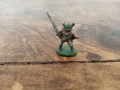 Grenadier Miniatures Fighting Warrior with 2h Sword Metal