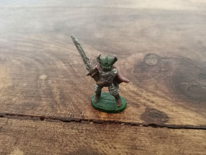 Grenadier Miniatures Fighting Warrior with 2h Sword Metal