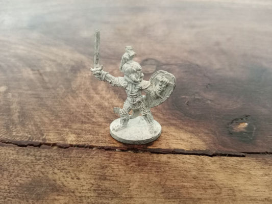 Grenadier Miniatures Fighting Warrior with Sword and Shield A69 Metal 1985