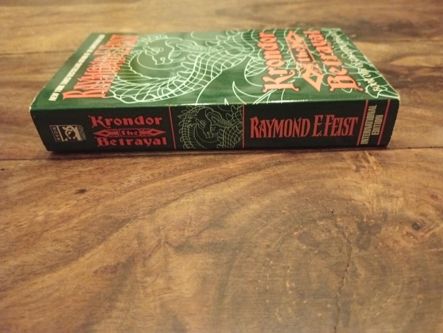 Krondor The Betrayal The Riftwar Legacy #3 Raymond E. Feist Avon Books 1998