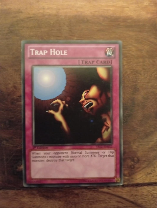 Yu-Gi-Oh! Trap Hole YS12-EN032