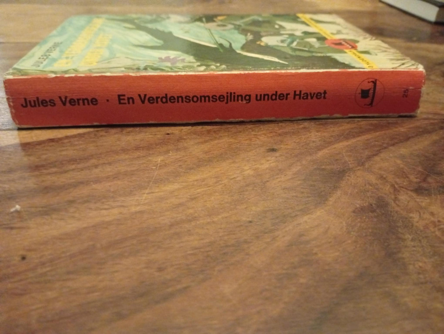 En verdensomsejling under havet Jules Verne Gyldendals Bogklubber 1981