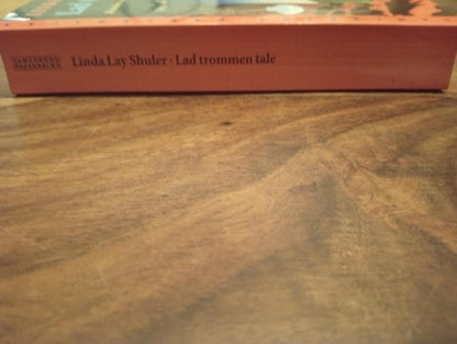 Lad trommen tale Linda Lay Shuler 2015