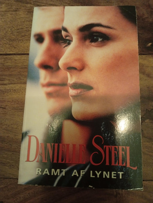 Ramt af lynet Danielle Steel Egmont 1997