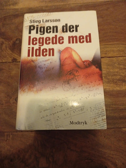 Pigen der legede med ilden Modtryk 2008