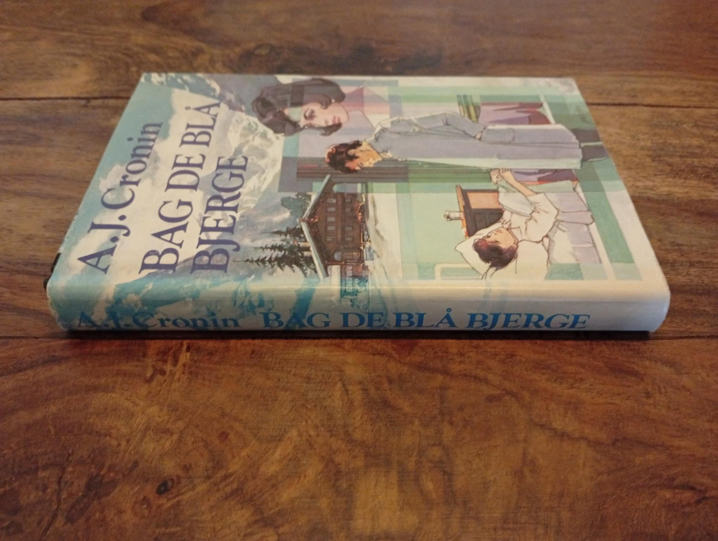 Bag de blå bjerge A.J. Cronin Lademann