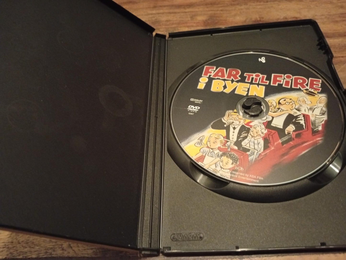 Til julebal i Nisseland - Far til fire i byen 1956