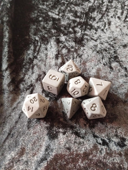 Dice set: 7-piece set includes one D4, D6, D8, D10, D12, D20 and D100 D10 Procent