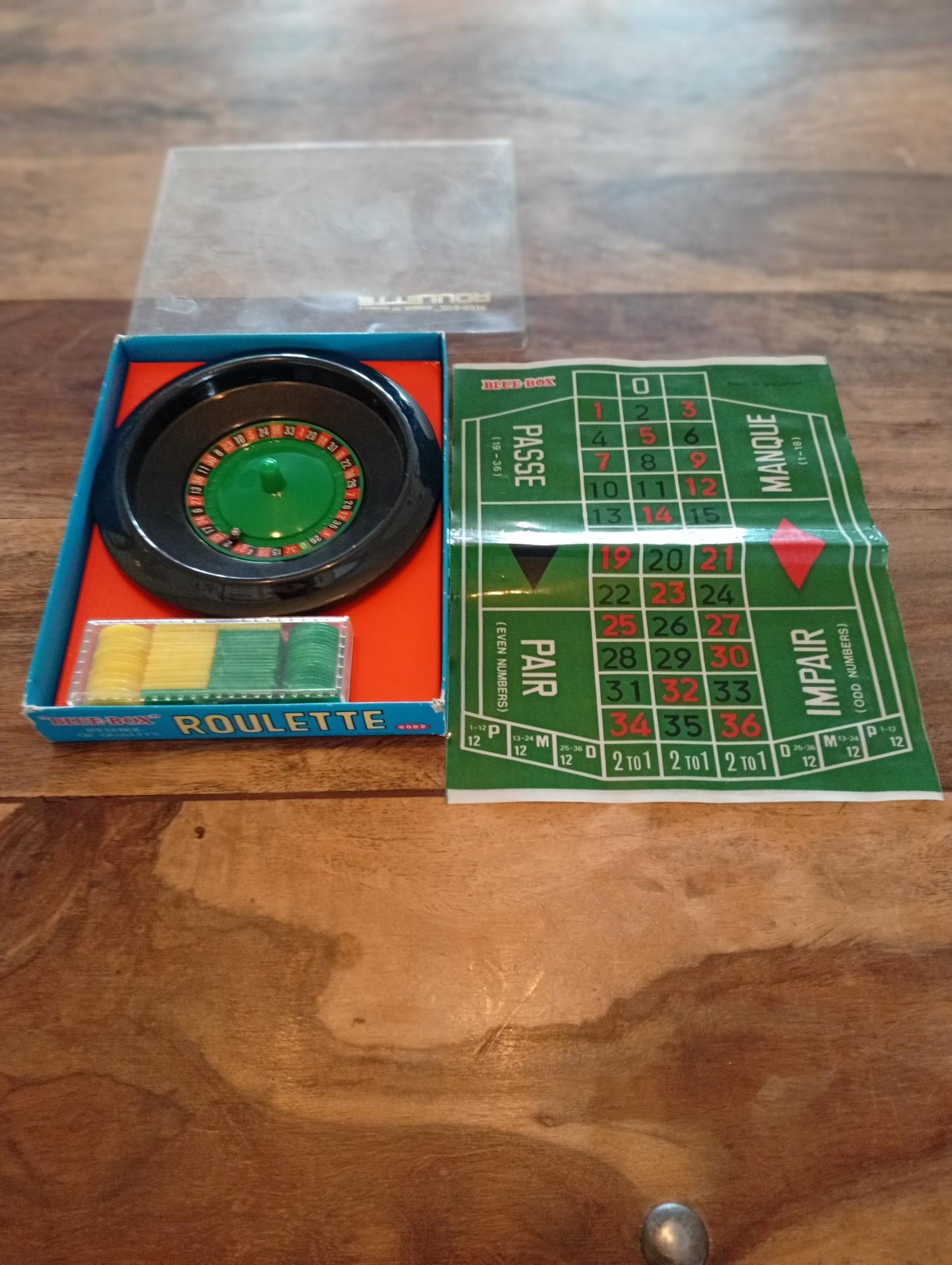 Klassisk roulette-spil med spilleplade og jetoner Blue Box - AllRoleplaying.com