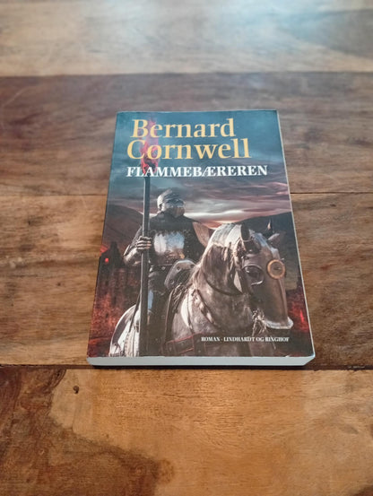 Flammebæreren Det sidste kongerige Del 10 Bernard Cornwell 2019 - AllRoleplaying.com