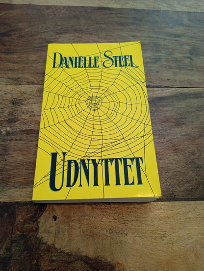 Udnyttet Danielle Steel 2001