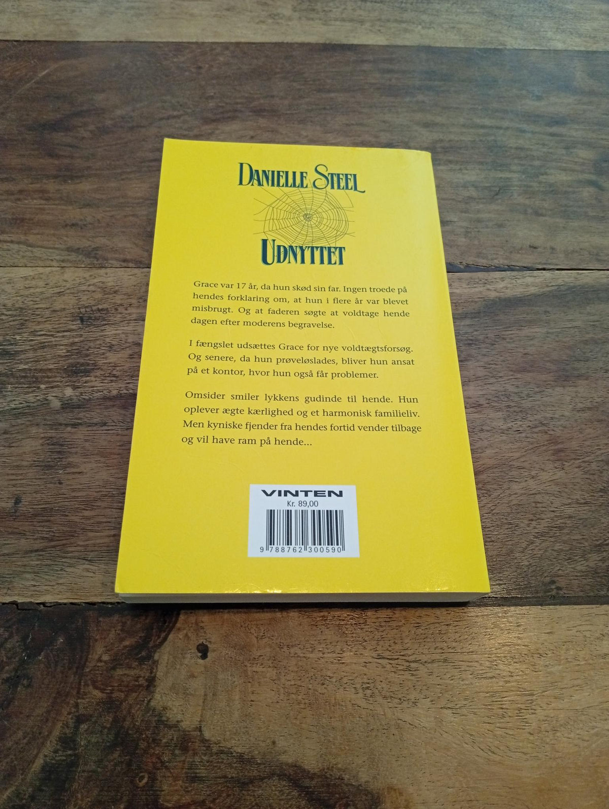 Udnyttet Danielle Steel 2001