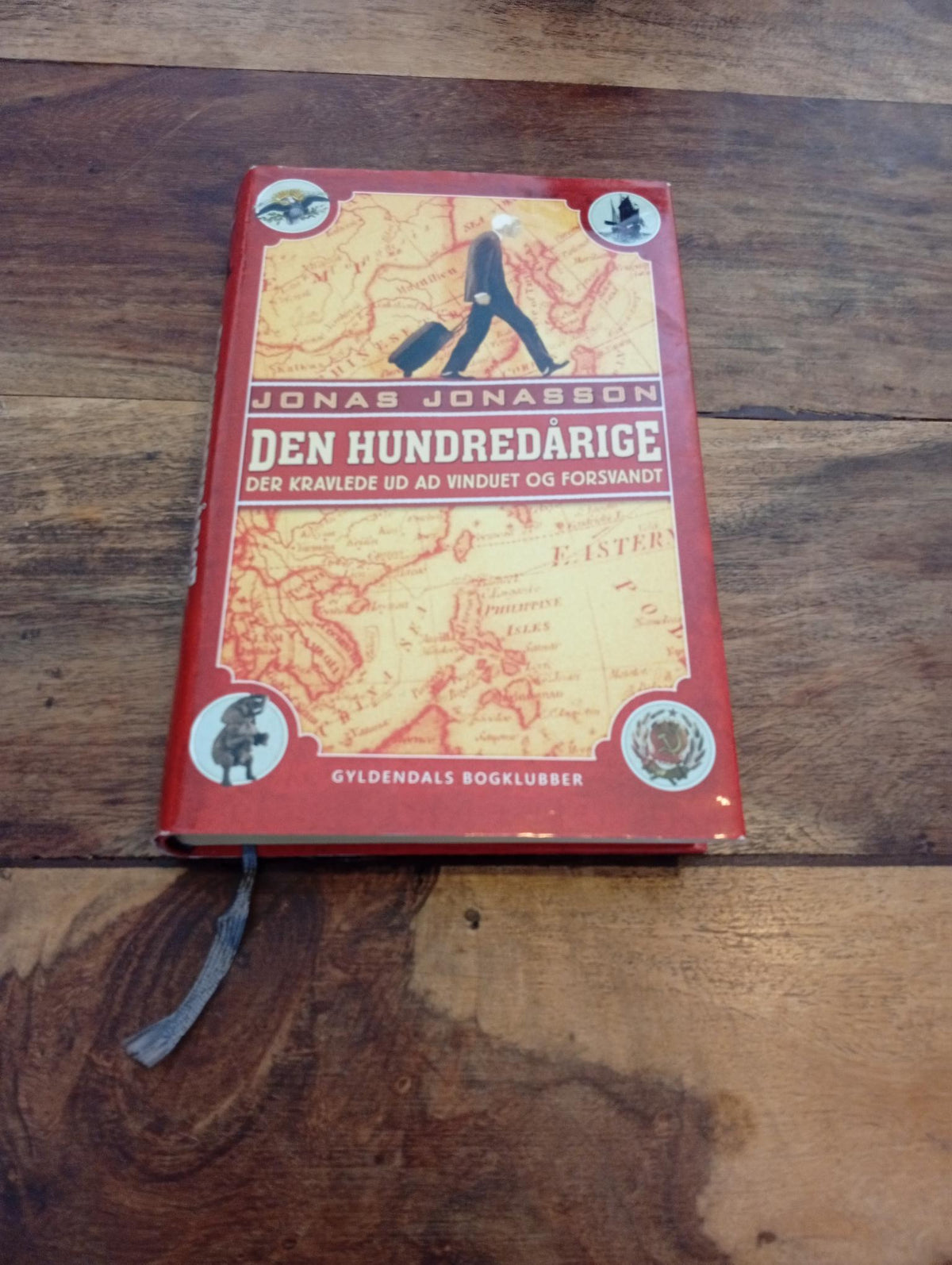 Den hundredårige der kravlede ud af vinduet og forsvandt Jonas Jonasson 2013